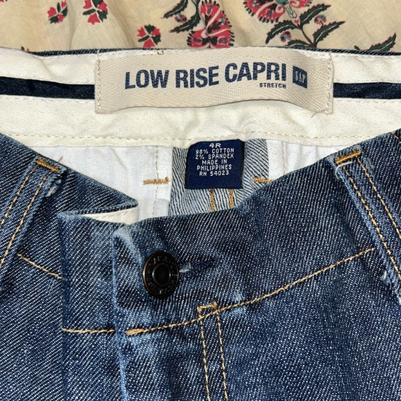 Low Rise GAP Capris - Picture 6 of 7